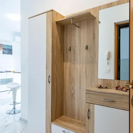 Afteni House Apartment Malnate